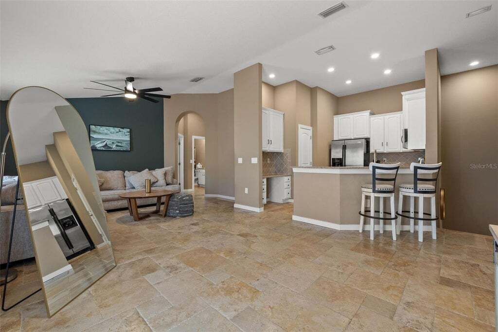 Property photo 3 of 18 <Alttext/>