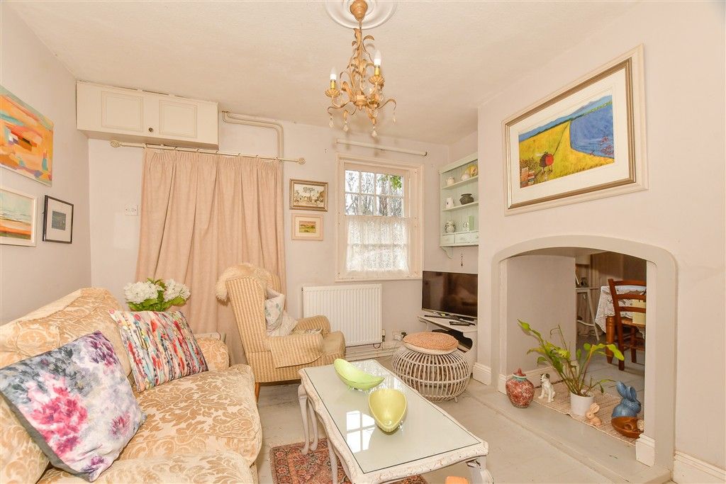 Property photo 2 of 11 Lounge