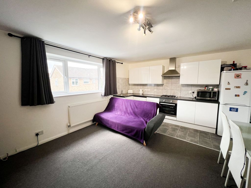 Property photo 3 of 9 Ivy Court Ig2