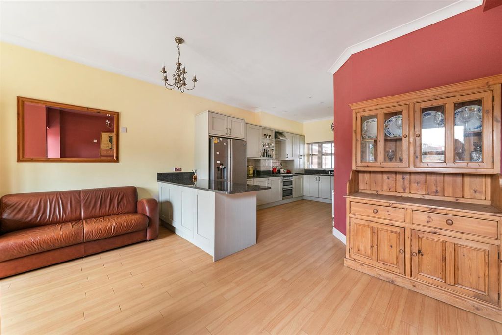 Property photo 2 of 20 Kitchen