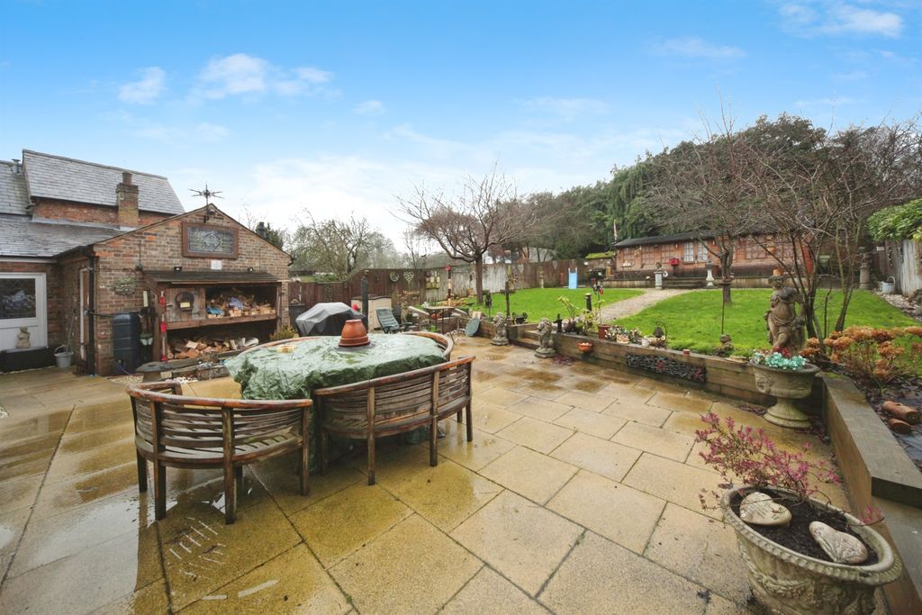 Property photo 3 of 12