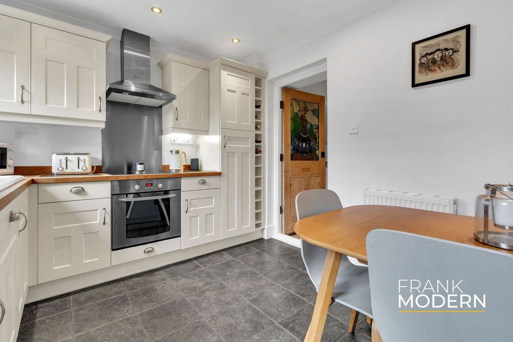 Property photo 3 of 30 Kitchen