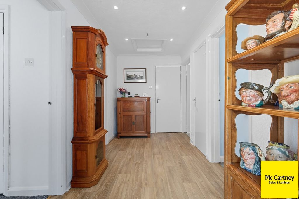 Property photo 3 of 42