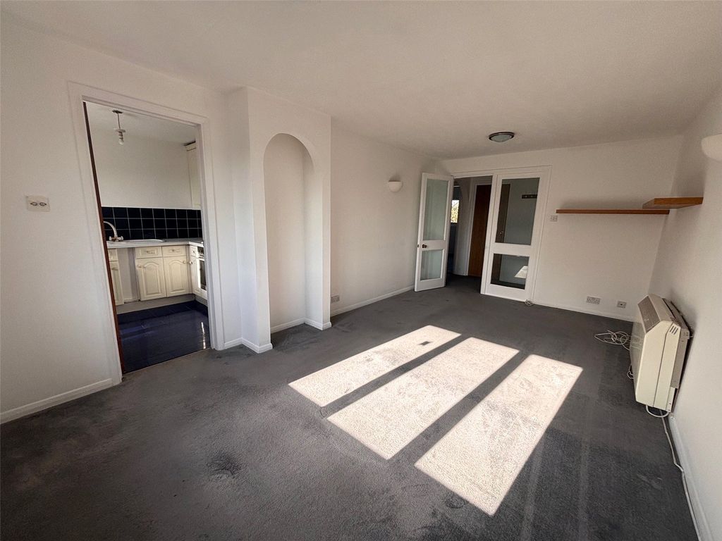 Property photo 2 of 11 Lounge