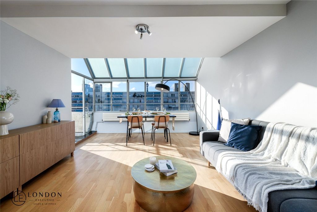 Property photo 3 of 21 Living/Dining