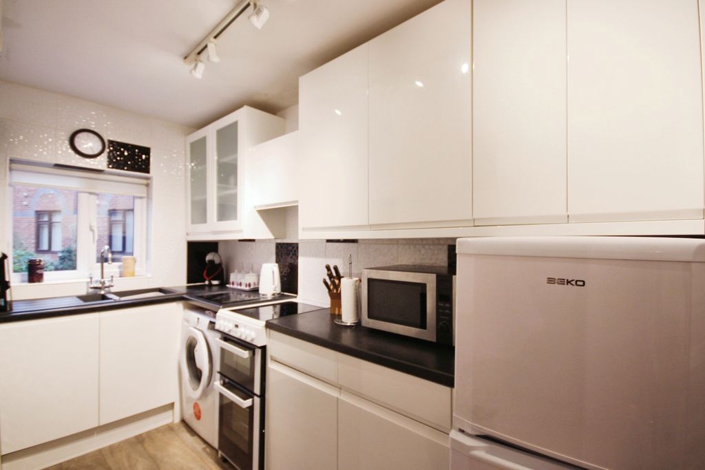 Property photo 3 of 13 Kitchen