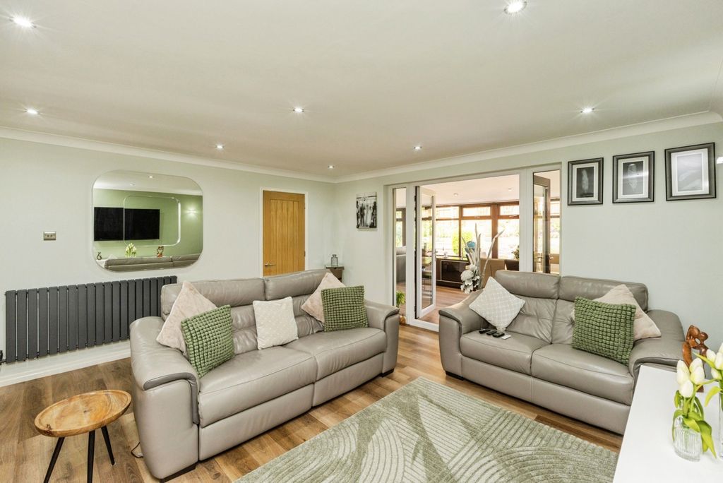 Property photo 3 of 31 Pbox-Img.Jpg
