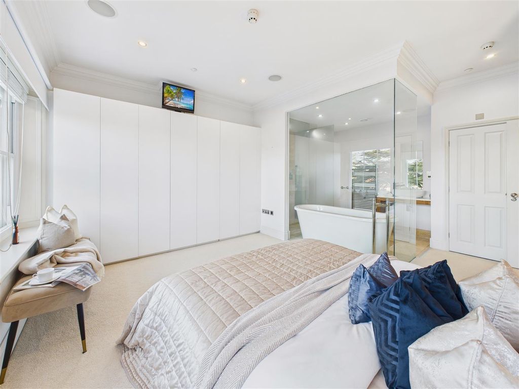 Property photo 3 of 18 Bedroom 1