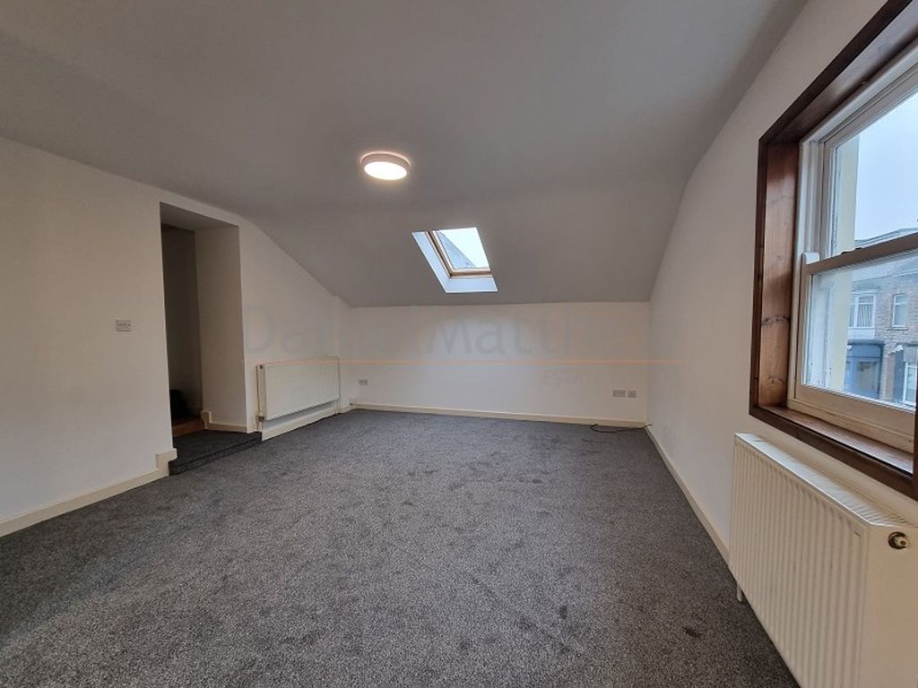 Property photo 3 of 7 Lounge/Kitchen