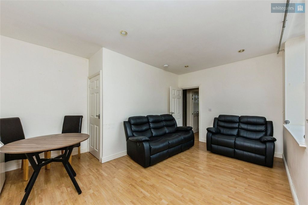 Property photo 3 of 15 Picture No. 04