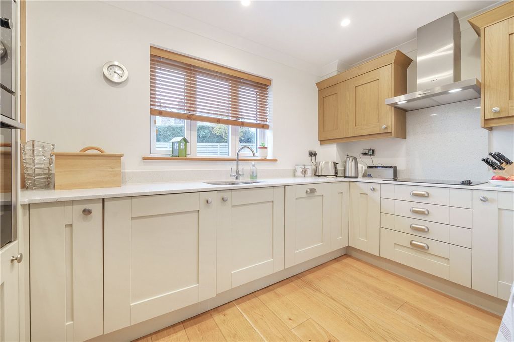 Property photo 3 of 31 Kitchen