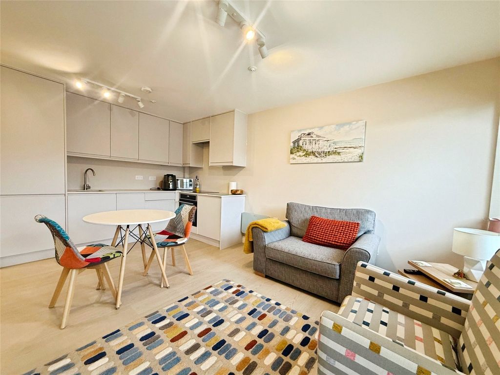 Property photo 3 of 15 Picture No. 02