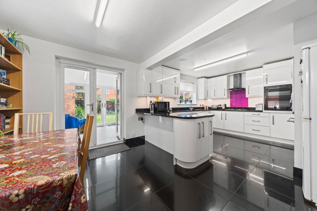 Property photo 2 of 20