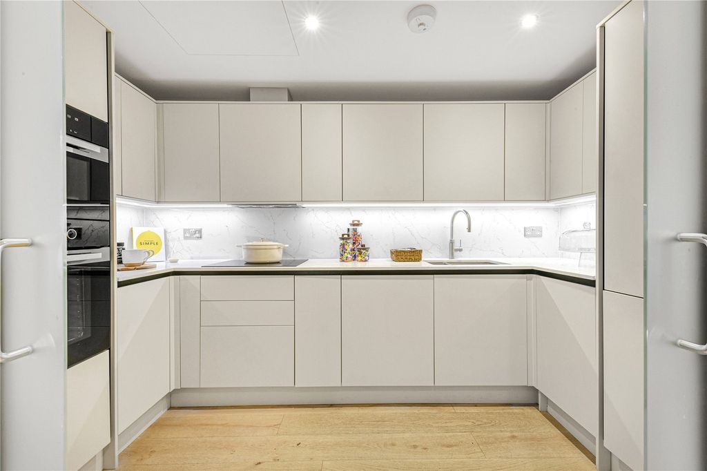 Property photo 3 of 18 Kitchen