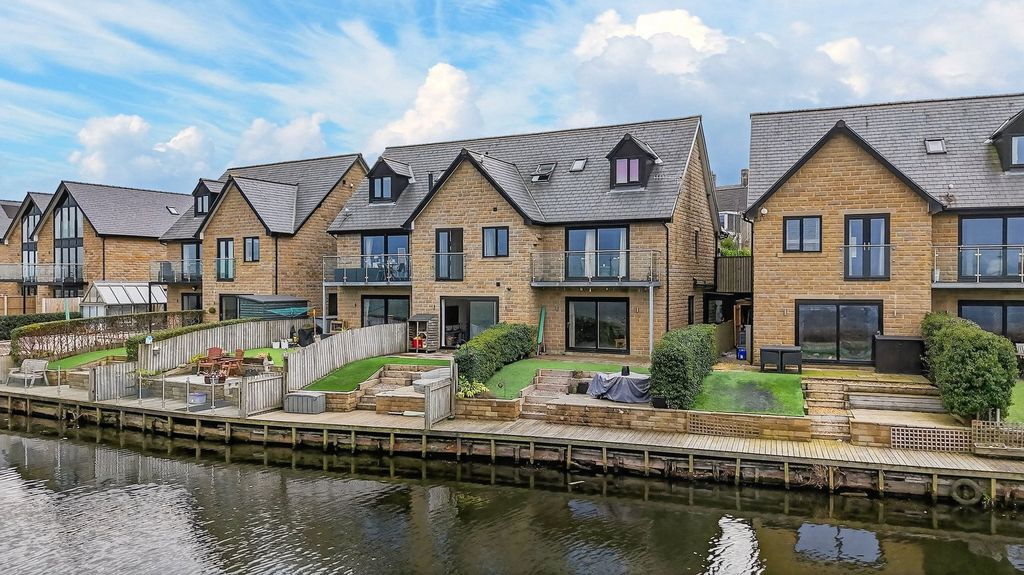 Property photo 1 of 29