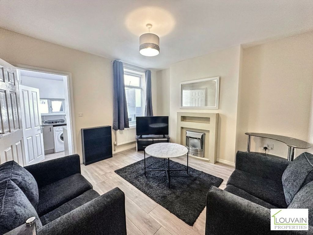 Property photo 2 of 14