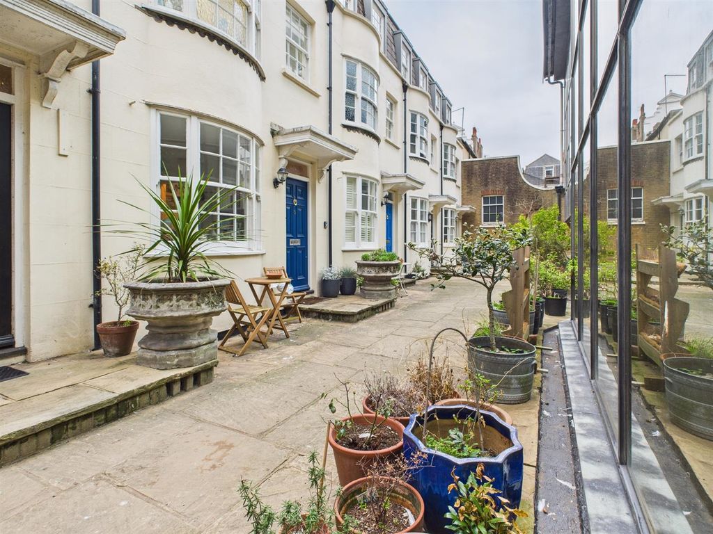 Property photo 1 of 16 Cam01968G0-Pr0218-Still024.Jpg