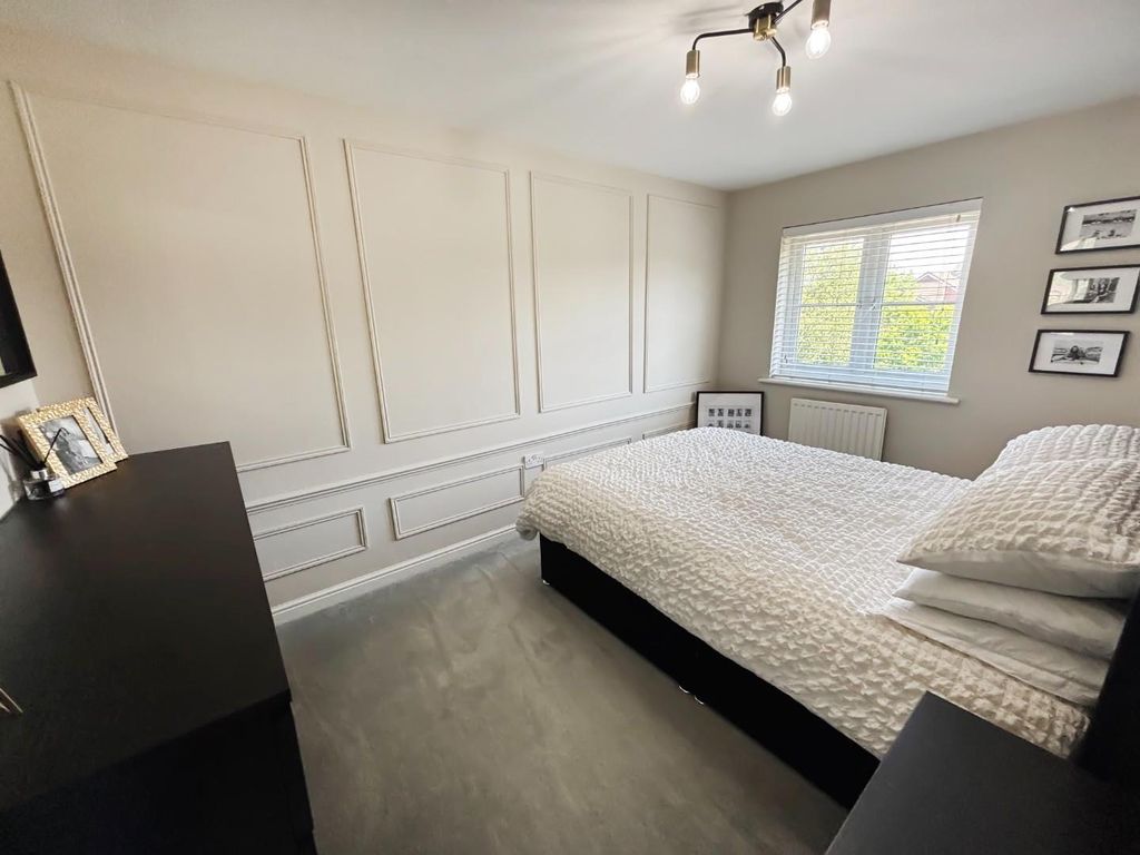 Property photo 2 of 19 Master Bedroom