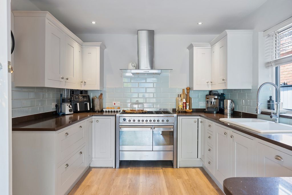 Property photo 3 of 33