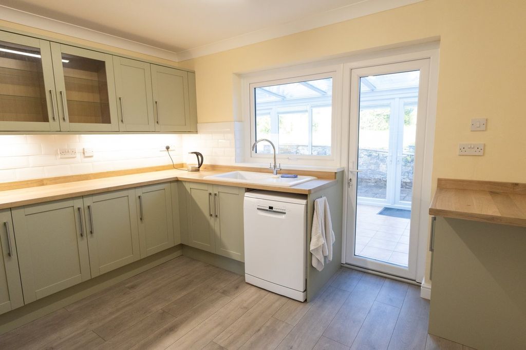 Property photo 3 of 32