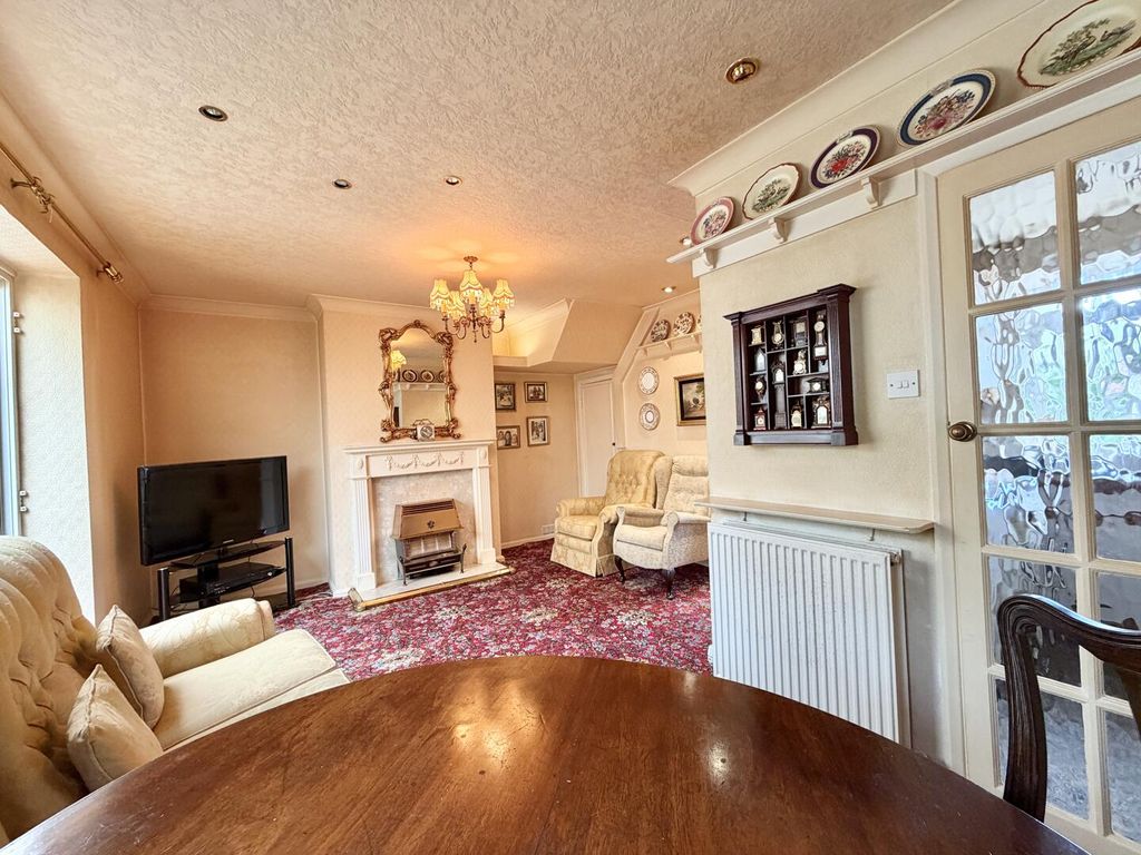 Property photo 3 of 15 Lounge/Diner