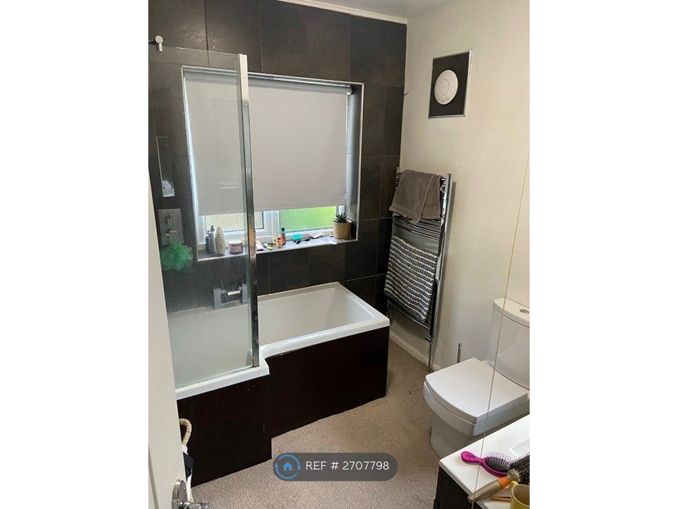 Property photo 3 of 7 Bathroom