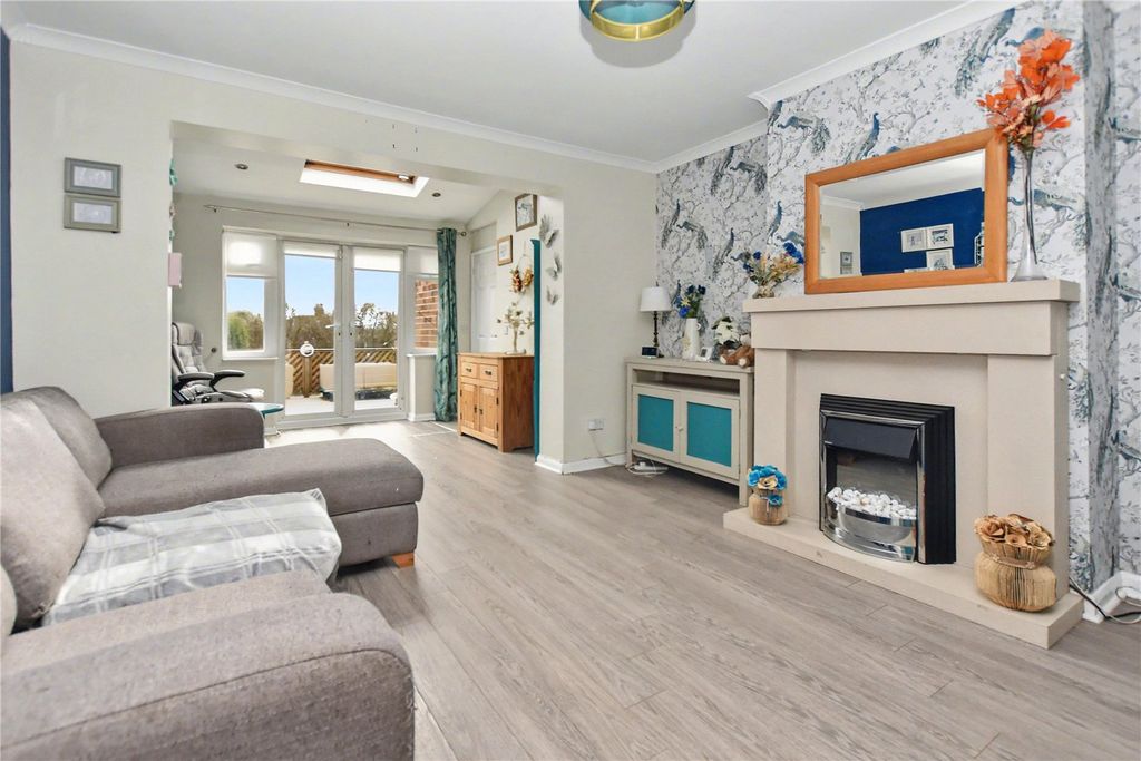 Property photo 2 of 28 Picture No. 25