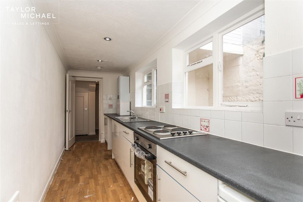 Property photo 2 of 11 Kitchen