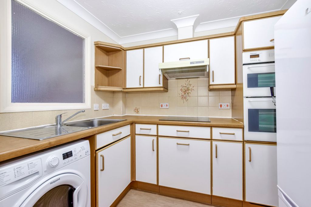 Additional image 4 of 1 bed property for saleThe Crescent, Abbots Langley WD5