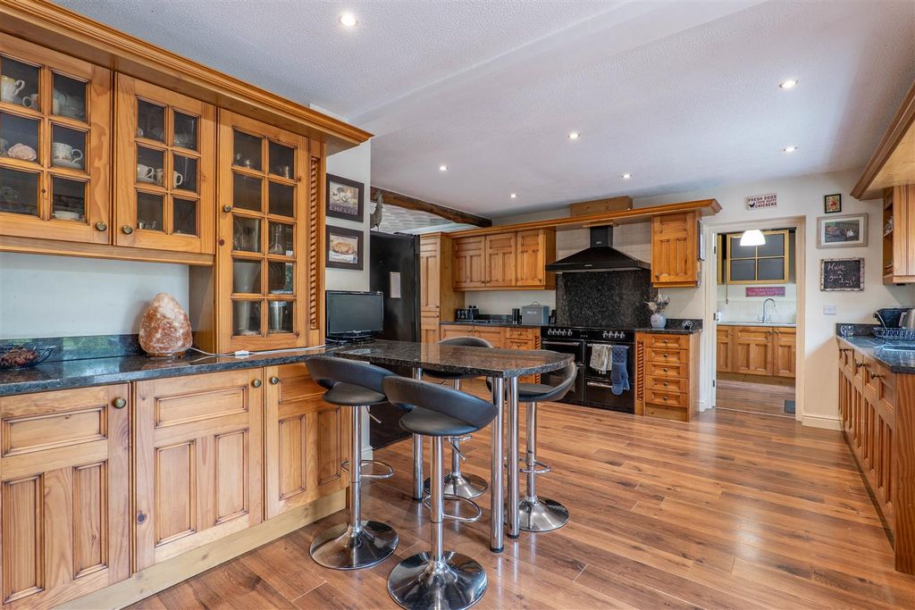 Property photo 3 of 50 Kitchen/Breakfast Room