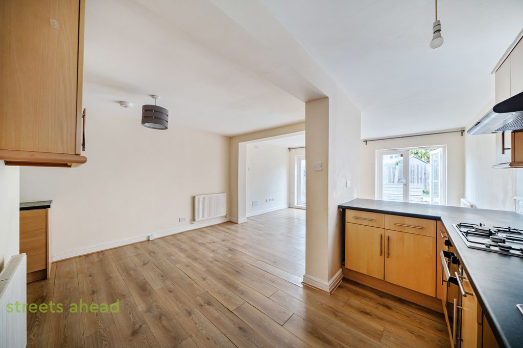 Property photo 2 of 11 754Ea5B9-A0Fd-4Fb...