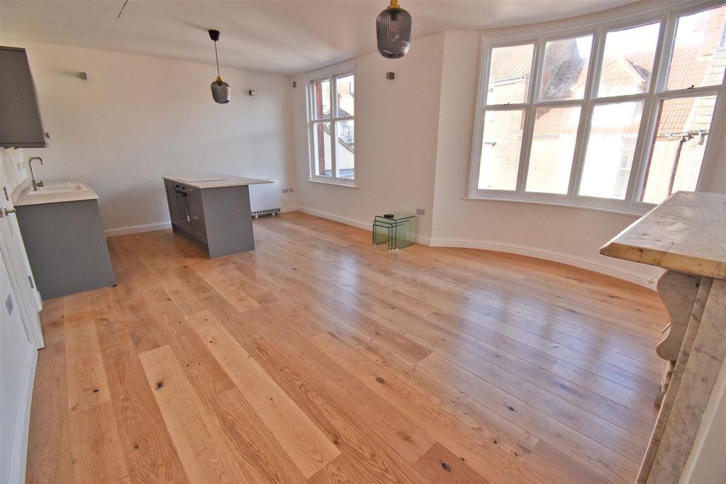 Property photo 1 of 8 Lounge.Jpg