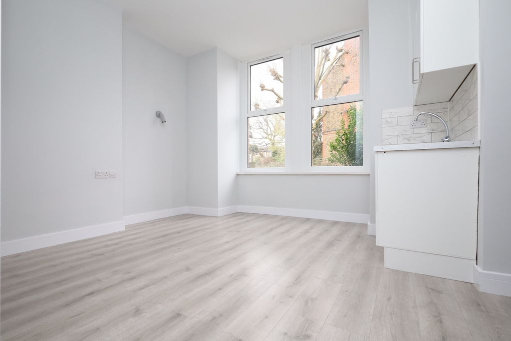 Property photo 1 of 2