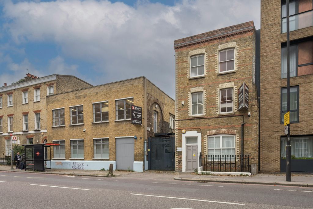 Property photo 1 of 17 Exterior Image