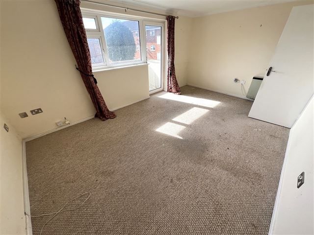Property photo 3 of 8 Lounge