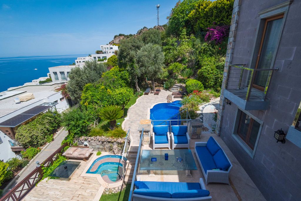 Property photo 3 of 19 Grand Stone Villa In Bodrum For Sale - Breathtaking Sea Views
