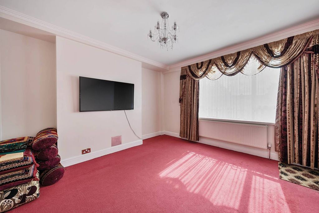 Property photo 2 of 9