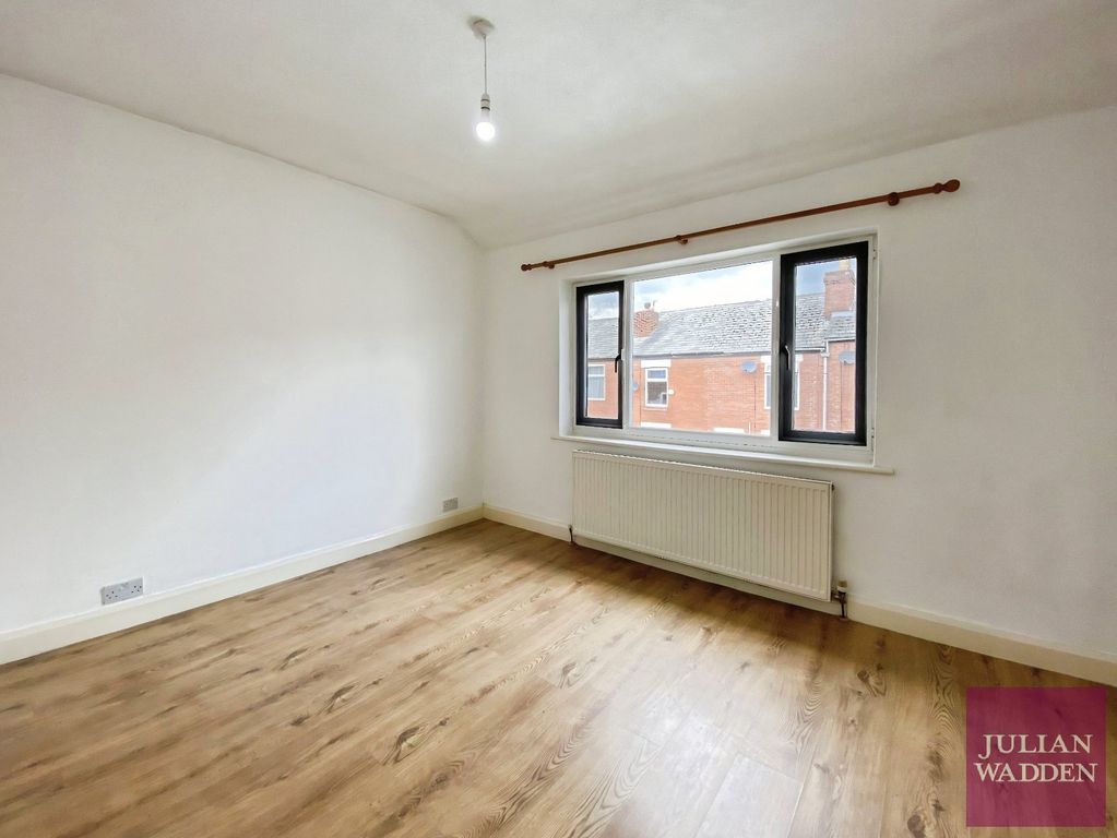 Property photo 3 of 8 Picture No. 14