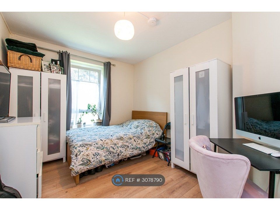 Property photo 3 of 11 Room 2