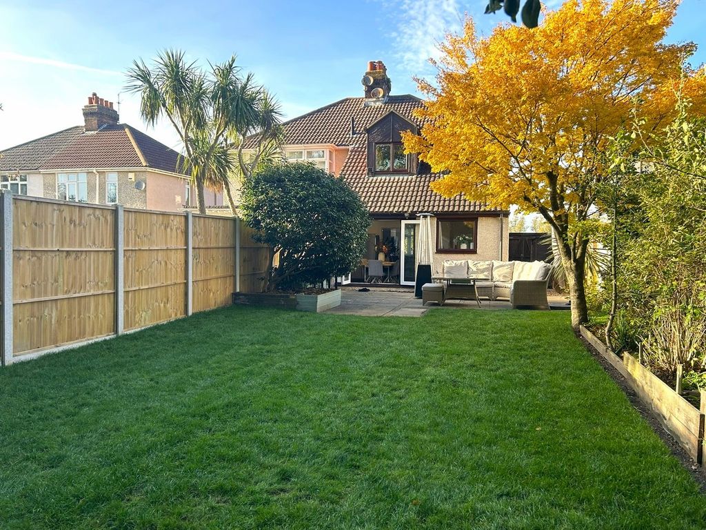 Property photo 2 of 20