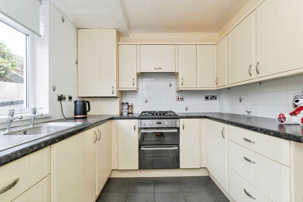 Property photo 3 of 15 Kitchen