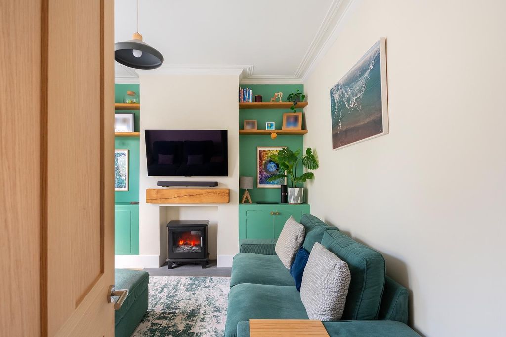 Property photo 3 of 38 0P2Avp - Living Room D.Jpg