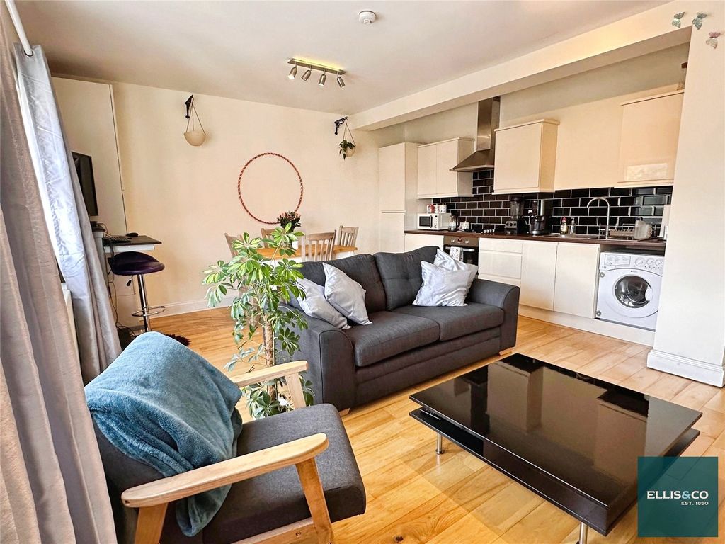 Property photo 2 of 8 Picture No. 04