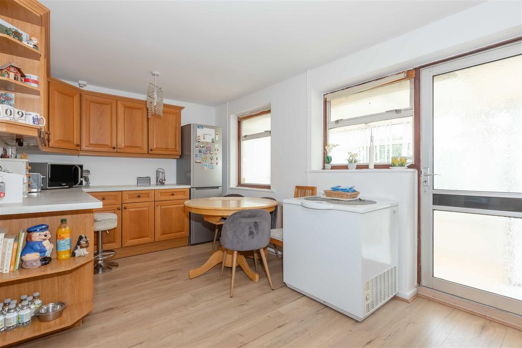 Property photo 3 of 14 Meadow Rd_3.Jpg