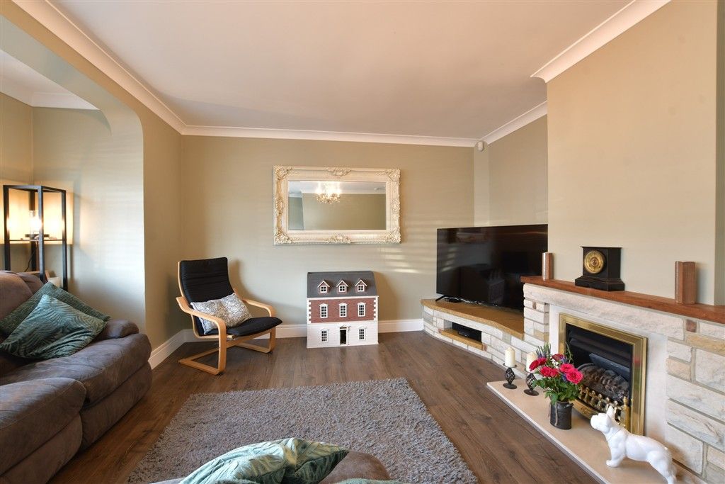 Property photo 2 of 13 Lounge *