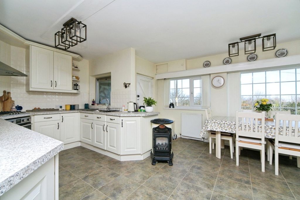 Property photo 3 of 21 Kitchen/Diner