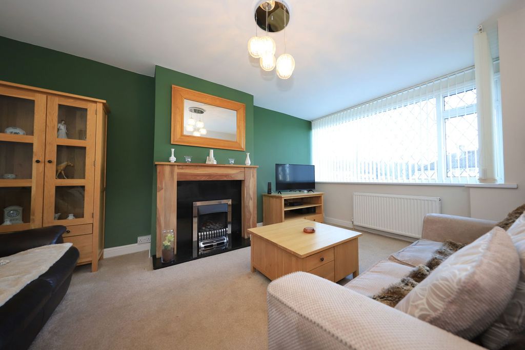 Property photo 2 of 28