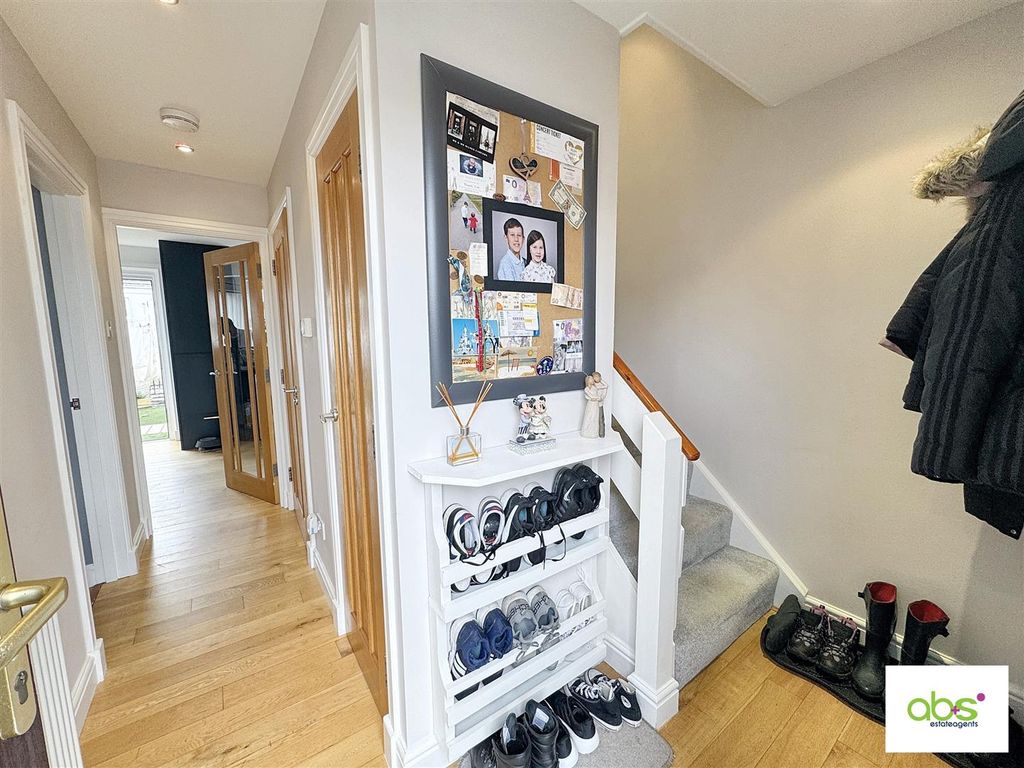 Property photo 3 of 21 Hall.Jpg