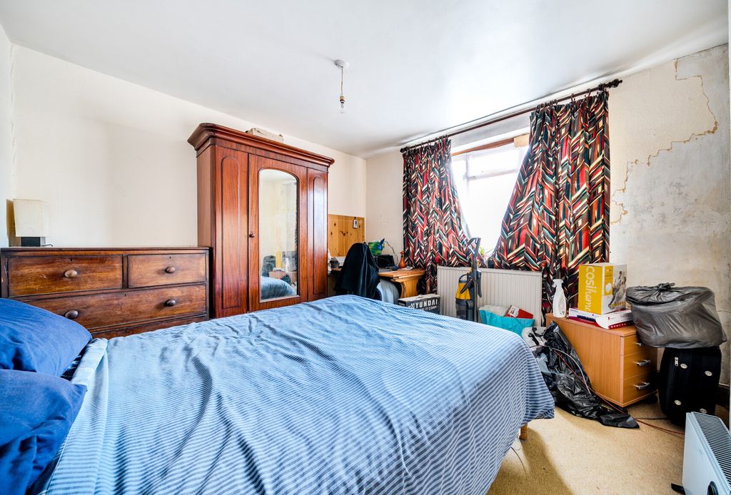 Property photo 3 of 12 1384764-4-694527A...