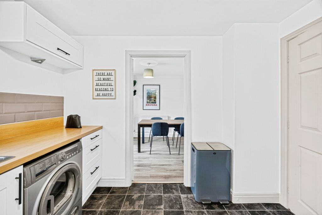 Property photo 3 of 19 Pbox-Img.Jpg
